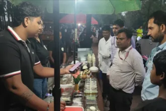 रांची में खाद्य सुरक्षा विभाग की छापेमारी, कावेरी रेस्टोरेंट में मिला कॉकरोच और एक्सपायरी मिठाई, कुप्पूस्वामी के पनीर में मिलावट