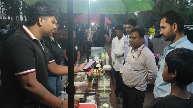 रांची में खाद्य सुरक्षा विभाग की छापेमारी, कावेरी रेस्टोरेंट में मिला कॉकरोच और एक्सपायरी मिठाई, कुप्पूस्वामी के पनीर में मिलावट