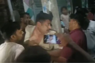 साहिबगंज में पुलिसकर्मी को खंभे में बांधकर पीटा, ASI पर नशे में हंगामा करने का आरोप, 59 पर FIR