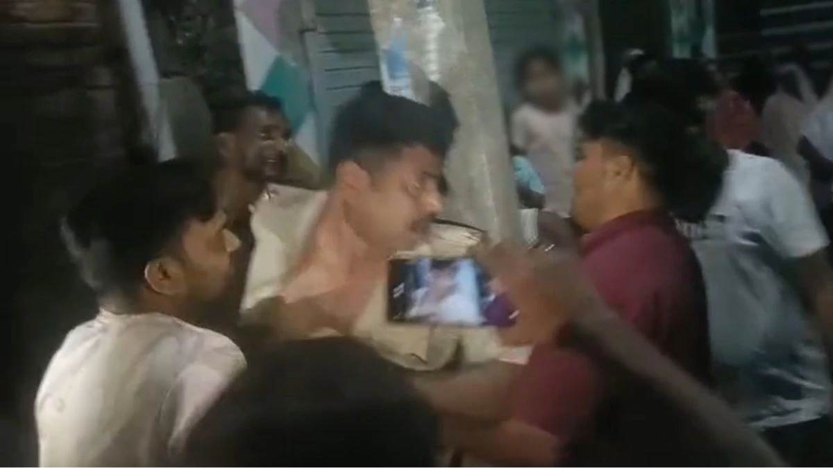 साहिबगंज में पुलिसकर्मी को खंभे में बांधकर पीटा, ASI पर नशे में हंगामा करने का आरोप, 59 पर FIR