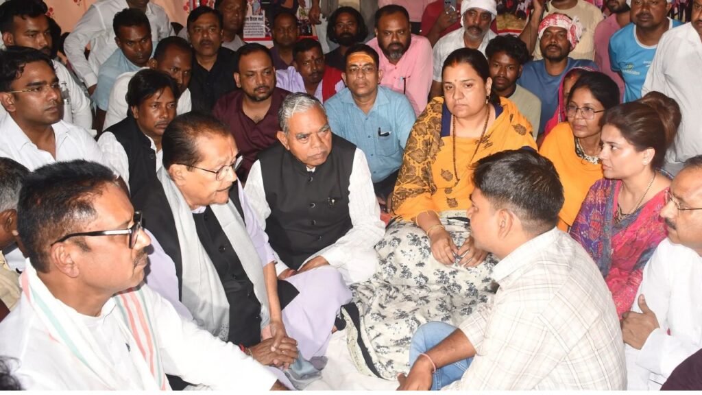 बोकारो में विस्थापितों ने किया BSL के सभी 12 गेट बंद, 15 हजार कर्मी फंसे, प्रशासन ने 200 मीटर के दायरे में लगाया निषेधाज्ञा