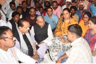 बोकारो में विस्थापितों ने किया BSL के सभी 12 गेट बंद, 15 हजार कर्मी फंसे, प्रशासन ने 200 मीटर के दायरे में लगाया निषेधाज्ञा