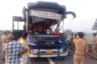 दिल्ली-दरभंगा AC बस ट्रेलर से टकराई, गोरखपुर लिंक एक्सप्रेसवे पर हादसा, 4 की मौत, तीन की हालत गंभीर
