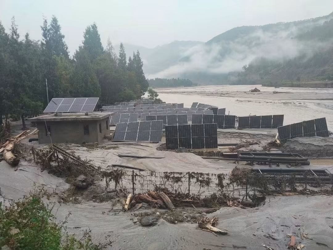 Bhutan Glacier Burst: भूटान में ग्लेशियर फटने से असम-बंगाल में अचानक बाढ़ का खतरा, 15 हजार लोगों को सुरक्षित स्थान पर भेजा 1 whatsapp image 2026 10 30 at 7.19.42 am