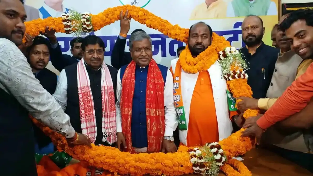 लोकसभा चुनाव से पहले RJD नेता और पूर्व सांसद घूरन राम BJP में हुए शामिल, बाबूलाल मरांडी ने दिलाई सदस्यता 53 guran ram